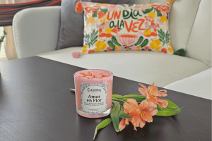Amor En Flor Soy Candle With Fresh Flowers On A Coffee Table.